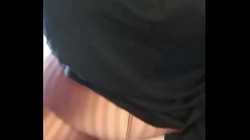 Madrasta nota que calça rasgou em academia mas estava sem calcinha vídeos deixe nos comentários