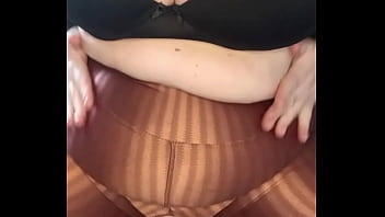 Madrasta nota que calça rasgou em academia mas estava sem calcinha vídeos deixe nos comentários