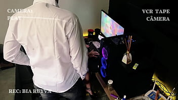 Chupei o pau fedido do meu chefe sem a esposa corna dele saber só pra ganhar um aumento