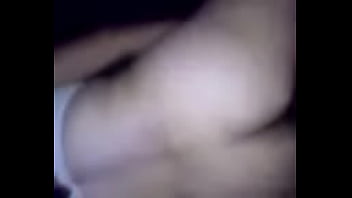 Moviendo ese culito rico