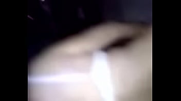 Moviendo ese culito rico