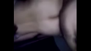 Moviendo ese culito rico