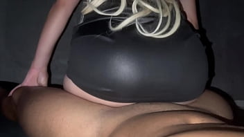 Dou o melhor boquete do mundo ao meu meio irmão meus pais saíram de casa e mamei depois sentei gostoso “duvido não gozar assistindo “