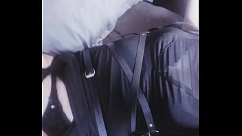 Rejoint moi sur le lit pour ma prochaine vidéo et me baiser ma chatte et mon