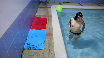 Me encanta relajarme en la piscina