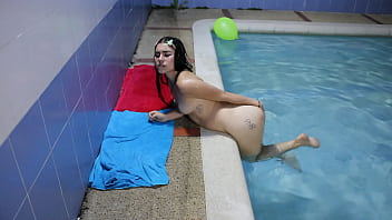 Me encanta relajarme en la piscina