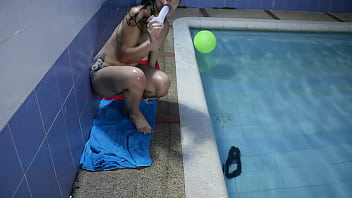 Me encanta relajarme en la piscina Me encanta relajarme en la piscina