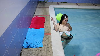 Me encanta relajarme en la piscina