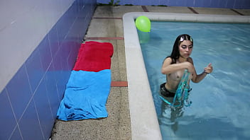 Me encanta relajarme en la piscina