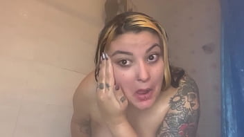 Curvy in the shower 19 minute