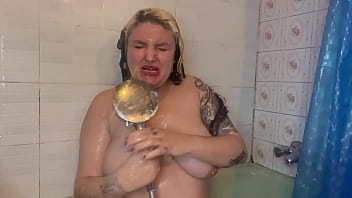 Curvy in the shower 19 minute