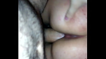 Amiga rosarina con la cola roja de tanto chirlo