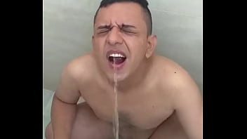 Macho Haciendo Lluvia Dorada thumbnail