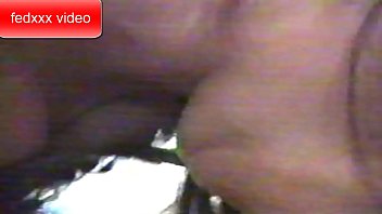 Dandole la leche en el coño