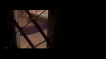 Espiando a la vecina