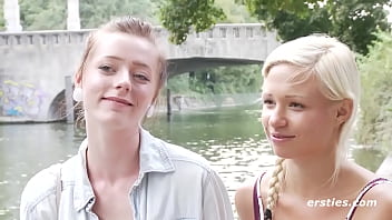 Gebürtige berlinerin fickt mit ihrer freundin aus hh Gebürtige berlinerin fickt mit ihrer freundin aus hh
