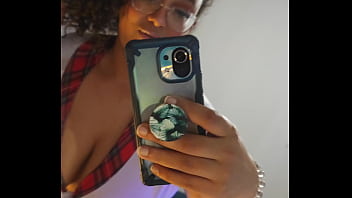 Teaser l'écolière vidéo disponible gratuitement sur mon feed