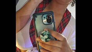 Teaser l'écolière vidéo disponible gratuitement sur mon feed