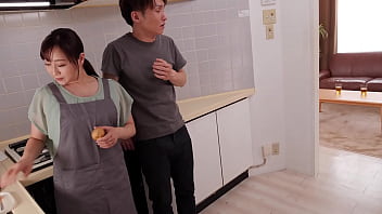 「童貞ってバレたらうちの娘に嫌われちゃうかもよ?」初めて彼女ができたのに…彼女・環奈の母親・優の誘惑に負けてしまう昇。環奈ともしたことのない初キス・初フェラ…筆下ろしセックスで中出しまで! 「童貞ってバレたらうちの娘に嫌われちゃうかもよ?」初めて彼女ができたのに…彼女・環奈の母親・優の誘惑に負けてしまう昇。環奈ともしたことのない初キス・初フェラ…筆下ろしセックスで中出しまで!