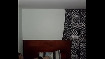 Mi novia me visita me comienza a seducir para follarla bien duro