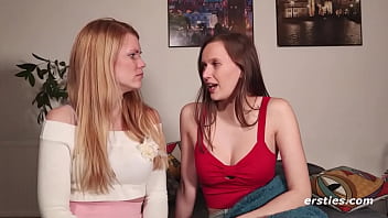 Amateur lesbian gets babe off with a toy while rimming