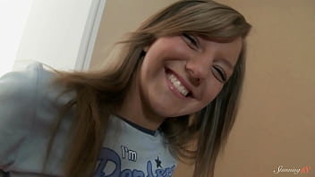 Blonde slut junia a gets off on feeling her soft fingers