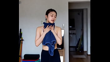 【ai生成】トレーニングウェアってエロいよね。よく配信しようと思うよね、勇気あるよね。