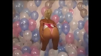 99 balloons and 1 blonde