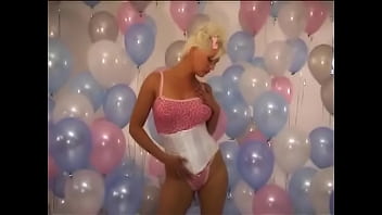 99 balloons and 1 blonde