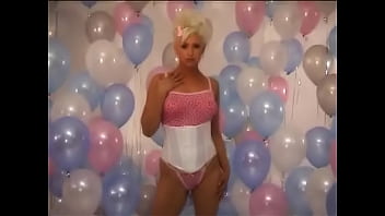 99 balloons and 1 blonde