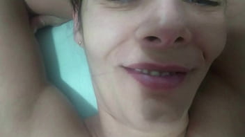 Garoto novinho perdendo a virgindade com minha esposa ele encheu a buceta dela de porra