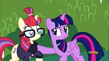 Beso de ponys lesbianas uwu