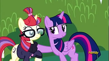 Beso de ponys lesbianas uwu