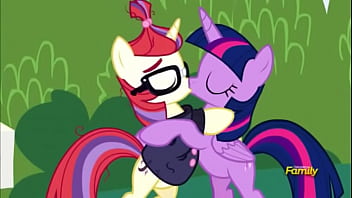 Beso De Ponys Lesbianas Uwu thumbnail