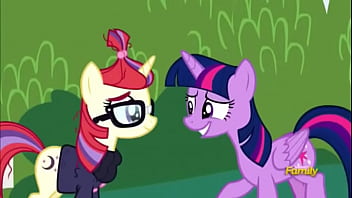 Beso de ponys lesbianas uwu