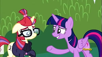 Beso de ponys lesbianas uwu