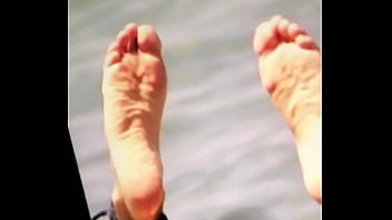 Cumming on cameron diaz feet