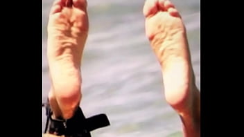 Cumming on cameron diaz feet