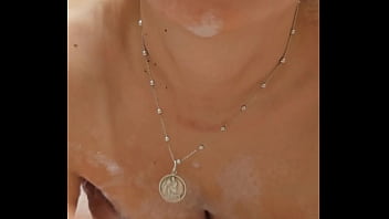 Bathroom secret games with stepsister