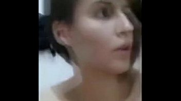 Novinha tocando siririca enfiando dedo porn