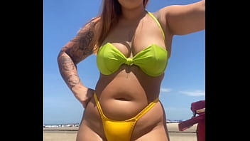 Hoje eu tô afim de mamar vários na praia