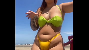 Hoje eu tô afim de mamar vários na praia