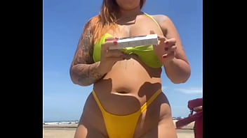 Hoje eu tô afim de mamar vários na praia