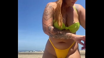 Hoje eu tô afim de mamar vários na praia