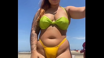 Hoje eu tô afim de mamar vários na praia