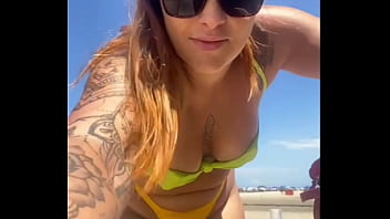 Hoje eu tô afim de mamar vários na praia