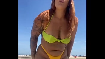 Hoje eu tô afim de mamar vários na praia