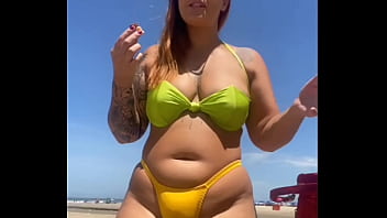 Hoje eu tô afim de mamar vários na praia