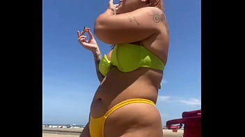 Hoje eu tô afim de mamar vários na praia