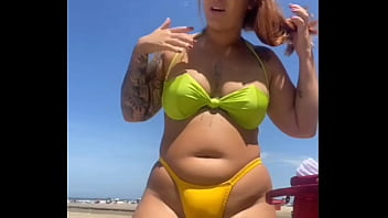 Hoje eu tô afim de mamar vários na praia